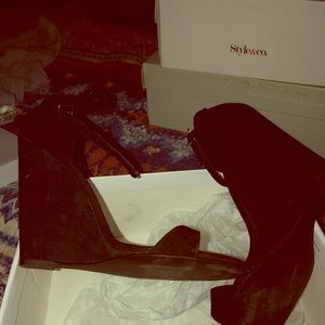 New never worn Steve Madden Wedges